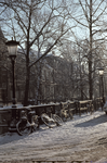 853860 Gezicht op de Nieuwegracht te Utrecht, tijdens de strenge winter van 1963.